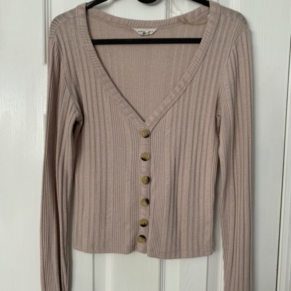 women’s v-neck crop top